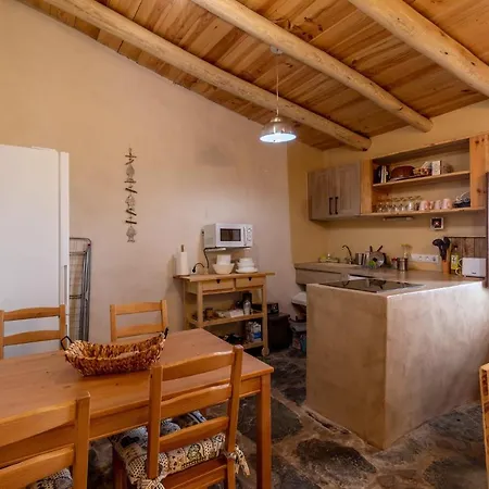 Flatguest Charming House + Pool + Terrace + Views *