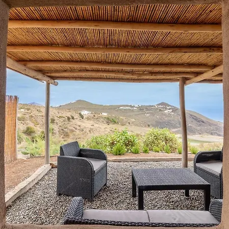 Flatguest Charming House + Pool + Terrace + Views * Santa María de Guía de Gran Canaria